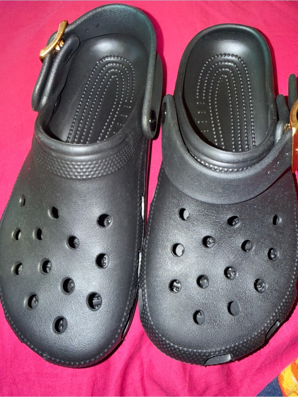 CROCS Kids Black Classic unisex Clogs with Gold Accent Womens 8 / Men’s 6